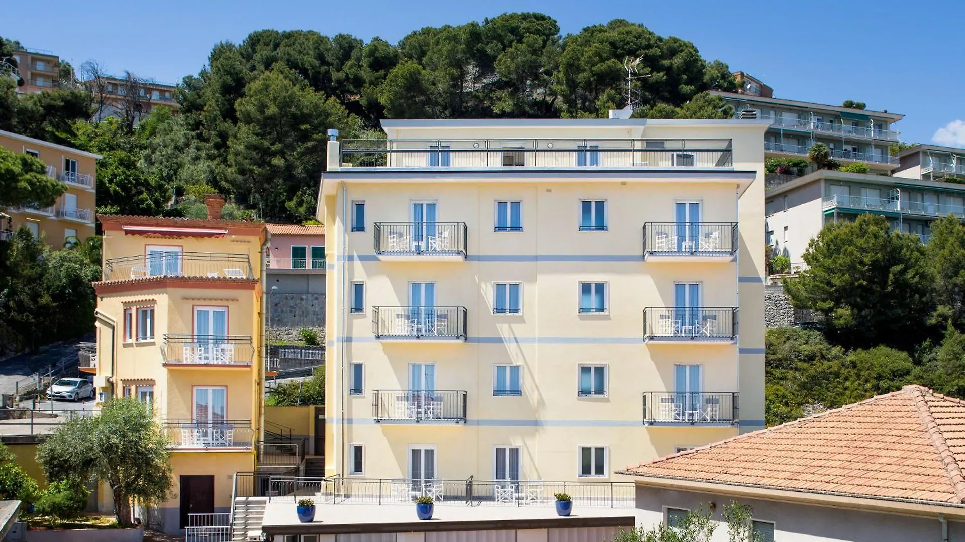 Hotel Tritone Лайгуэлья