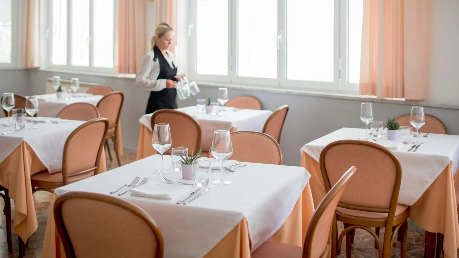 Hotel Tritone Лайгуэлья