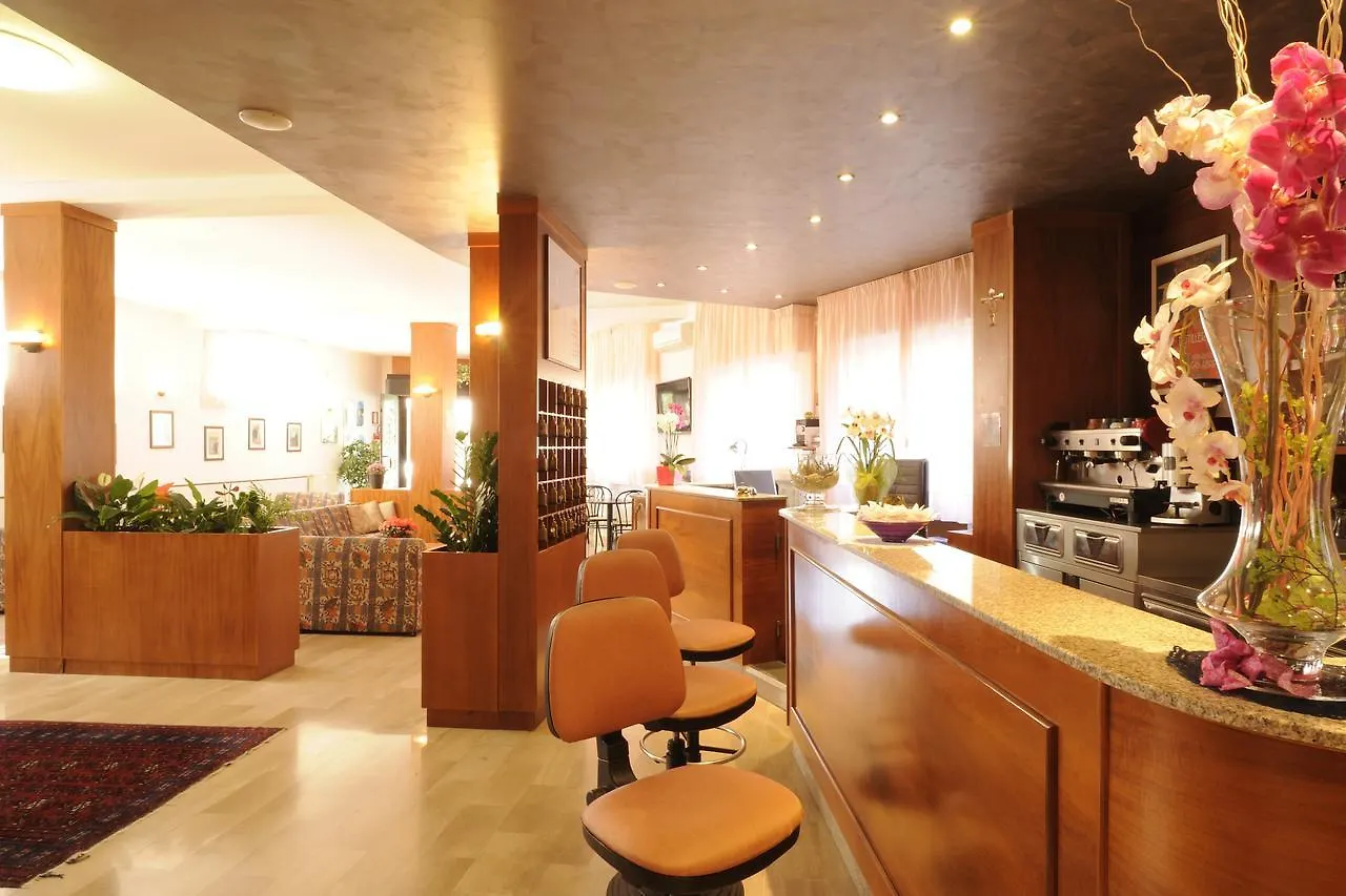 Hotel Tritone Laigueglia Italia