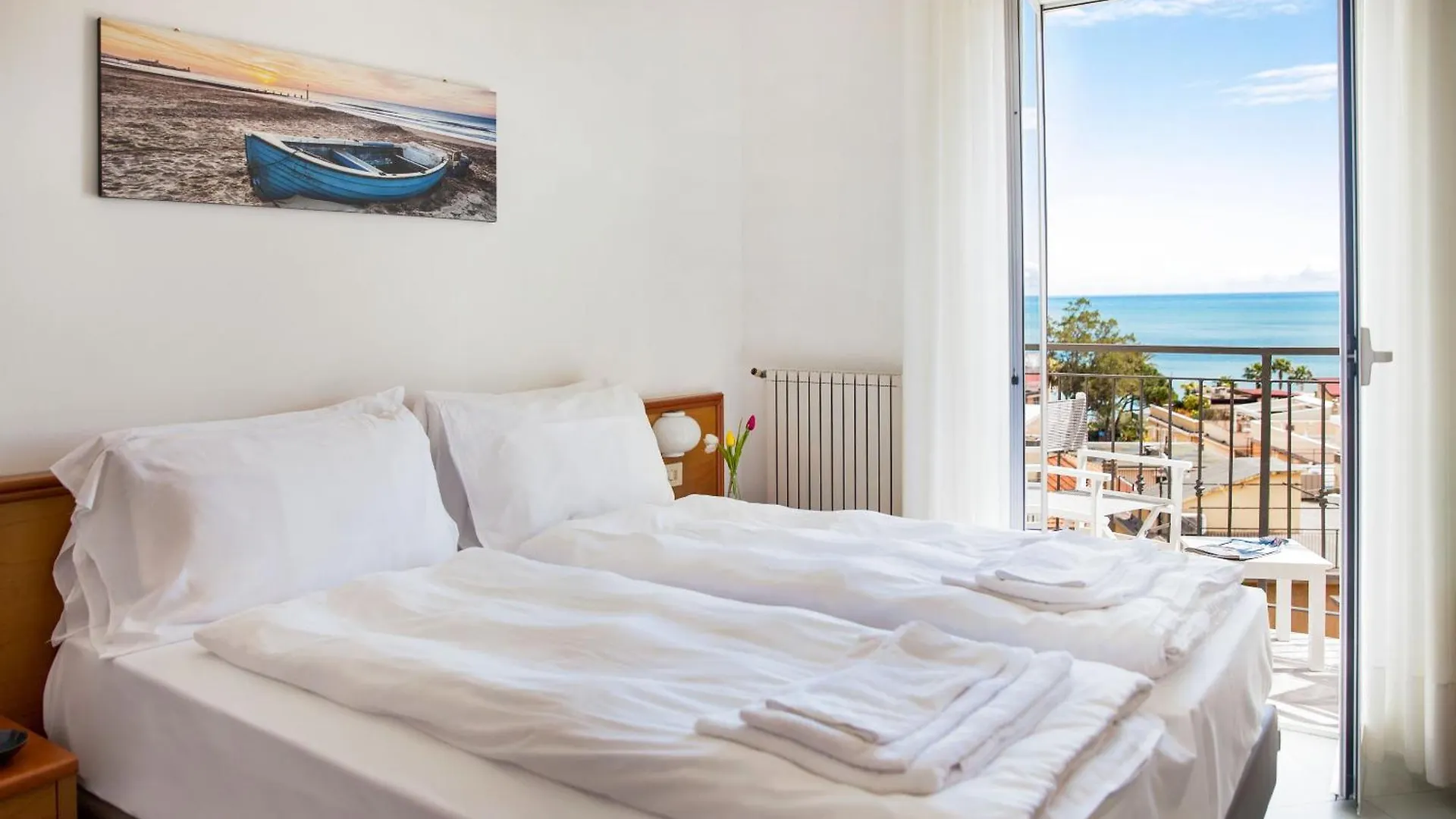 Hotel Tritone Laigueglia 3*,